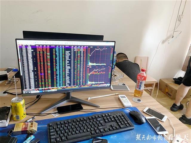 老股民被荐股老师骗15万自认倒霉，武汉警方破获特大股票诈骗案